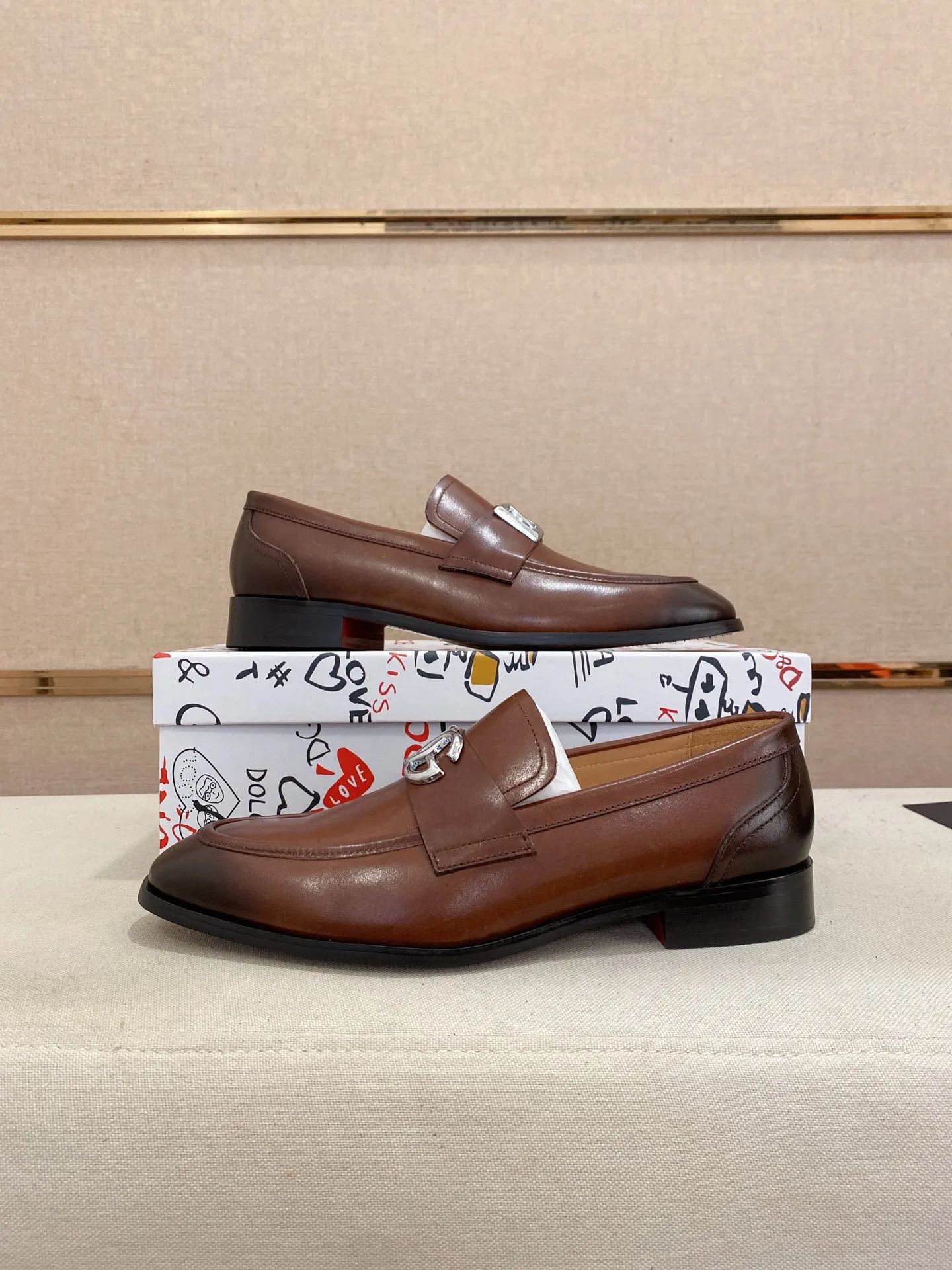 Men's clothing and shoes💰 520💰🌲DG top-notch🔍🔍men's new leather shoes🚹sold at the same time⚠The uppers are imported cowhide from Italy, the entire imported cowhide lining, and imported accessories💪💪, completely 1⃣️ vs. 1⃣️🇮🇹 💪💪, ⚠Sole: The original sole is specially provided by the original factory, the exclusive movable molded sole is super comfortable, ⚠Original factory follow-up goods, 🔍🔍high quality, can be entered and exited at will, welcome to compare ⚠Size number: 38-44. Can be customized 45 non-returnable